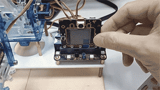 影像辨識機械手臂