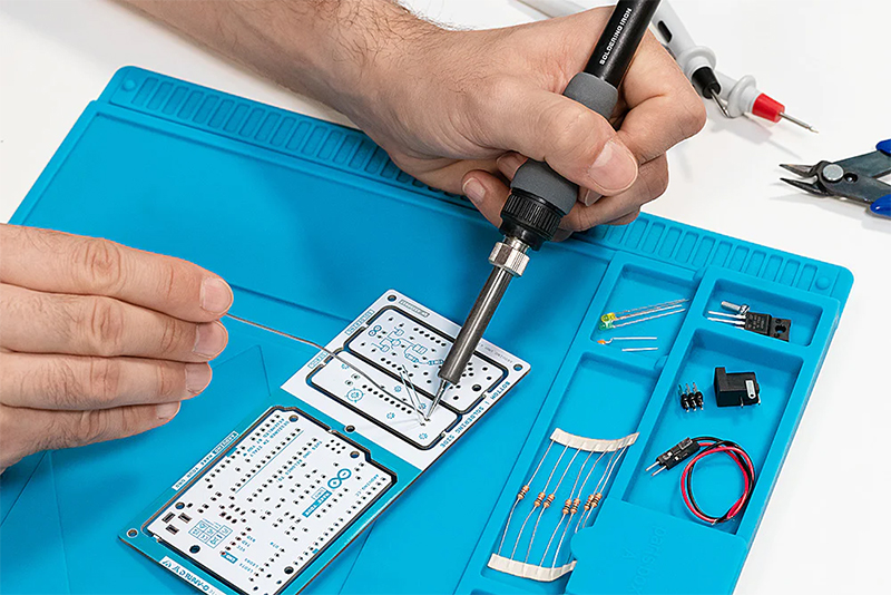 Arduino Make Your UNO Kit-soldering